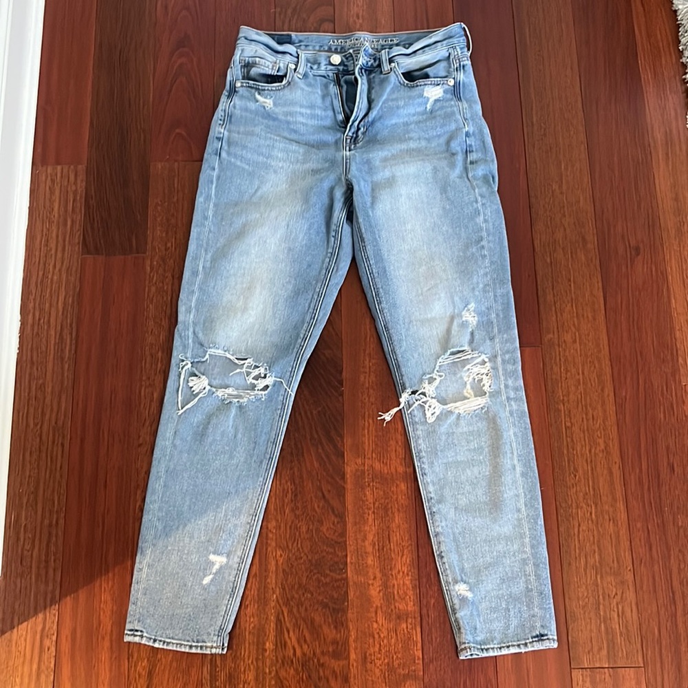 American eagle high rise light wash mom jeans